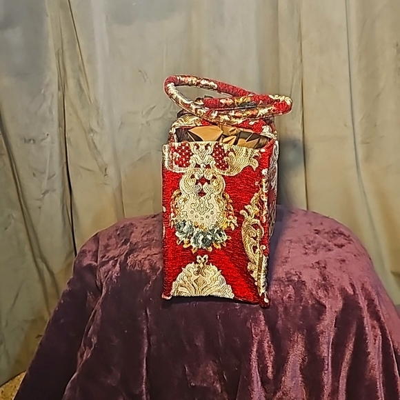 Brand new red Carpet tote - Picture 2 of 3